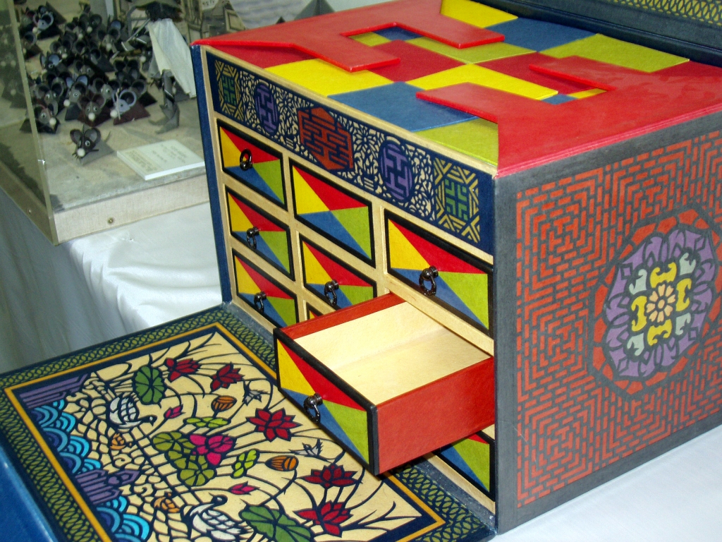 Шкатулка из бумаги Ханди. Её тут начали производить